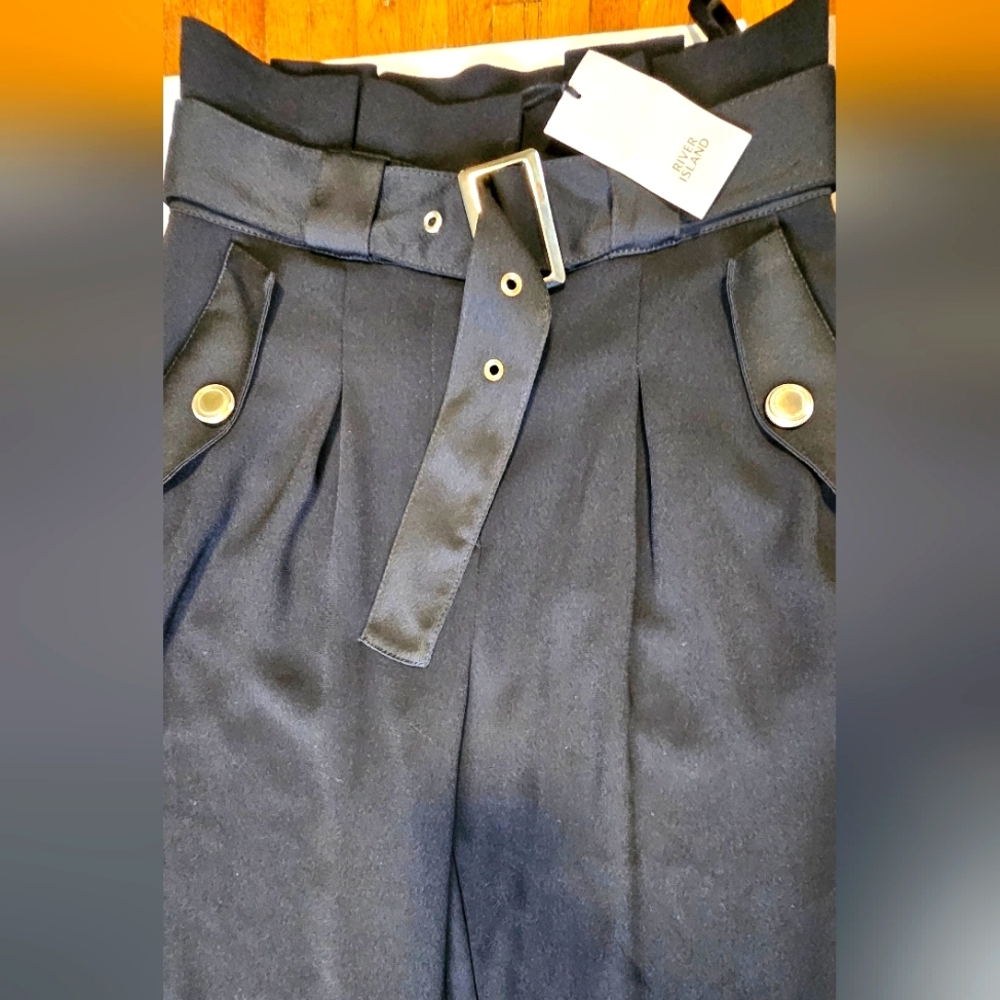 NWT - River Island - Black Pleated Tapered Trousers - UK Sizes 8 (US 4)